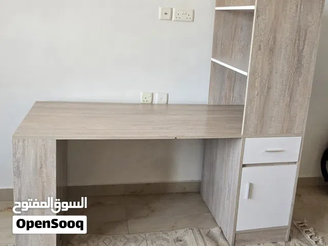 طاولة مكتبية