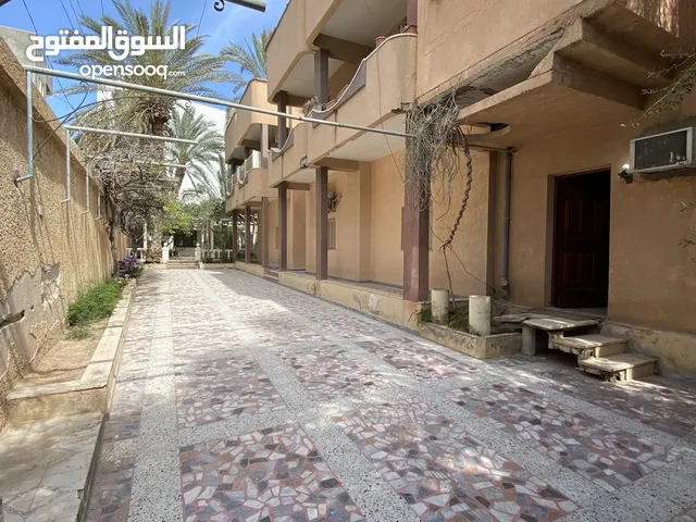 1000 m2 5 Bedrooms Townhouse for Sale in Tripoli Zanatah
