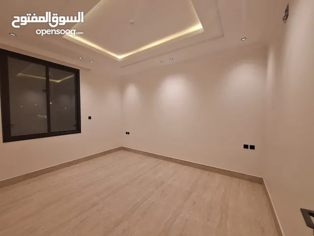 شقة للايجار الرياض حي قرطبة مكونة من ثلاث غرف وثلاث دورات مياه ومطبخ وصالة ومجلس