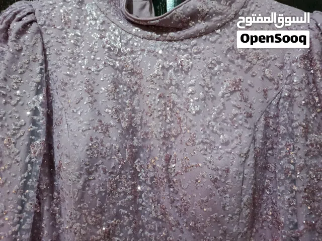 بدله كشمير شك وتقيله مع رده من الخصر وشاحط خفيف