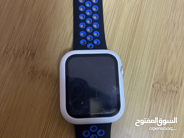 ساعة ابل سيري اس 4 لون ذهبي فيها كسر في الشاشه