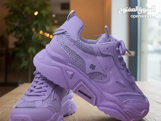 خذاء رياضي مريح مقاس 39