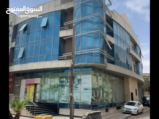 مبنى تجاري
