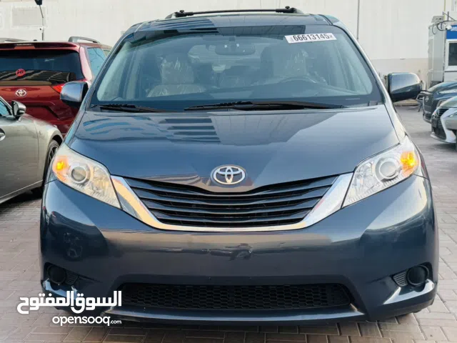 Toyota Sienna 2015 AUTOMATIC Doors, NO ACCIDENT,still not used in UAE freshly imported from USA