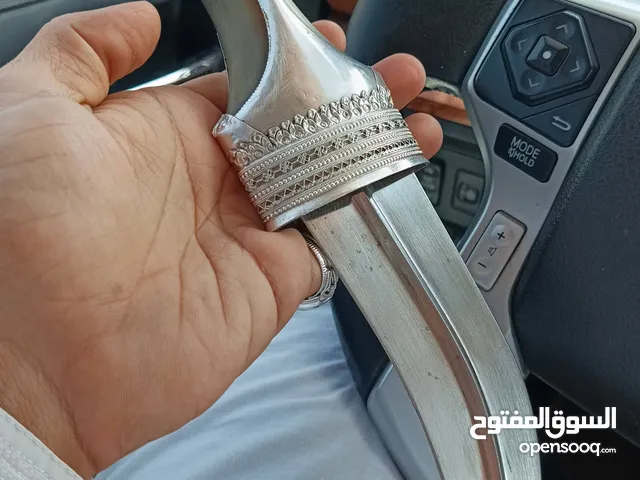 للبيع.. خنجر مميز