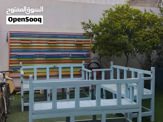 كراسي شعبية مع طاولات