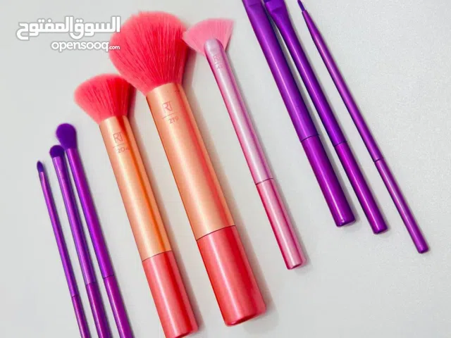 فـرش ميكب شعر طبيعي انستا ارتيست من ريل تكنيكس تتكون من 9 فرش أساسية  توصيل مجاناً