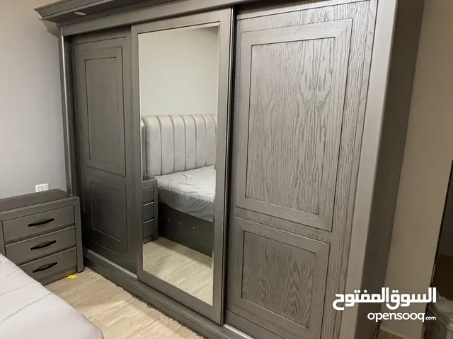 غرفة نوم ماستر خشب لاتيه وقشرة بلوط واحرف خشب زان ثقيلة جدا غير مستعملة ثقيلة جدا تصلح لعرسان