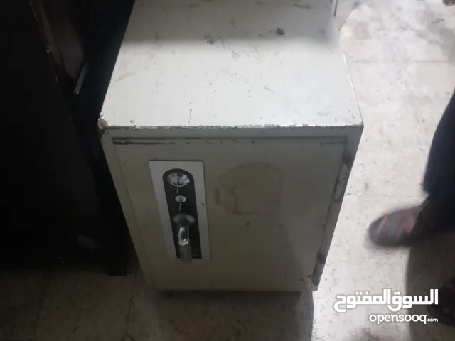 إعلان بيع أدوات مميزة وبسعر ممتاز   خزنة حديد ثقيلة - أمان عالي  قوية ومتانة عالية  قف