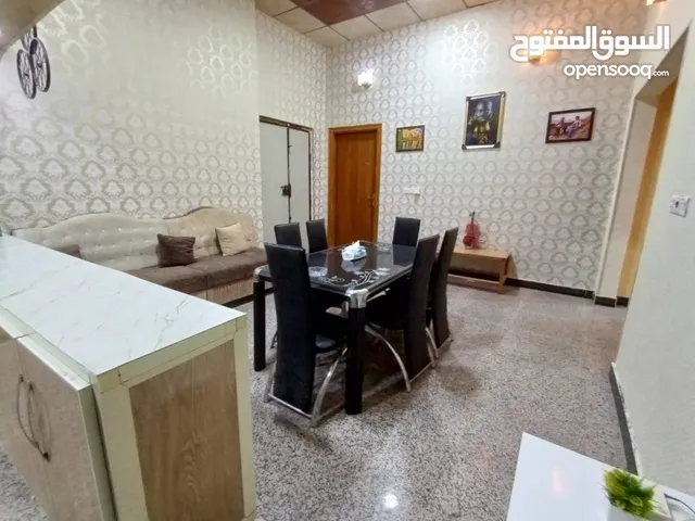 شقة ارضية كبيرة مؤثثة حديثة للايجار في العباسية