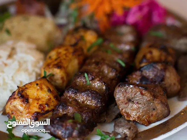 يوجد أسط ساندويشات ومشاوي