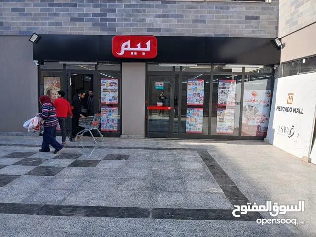 محل مميز دور أرضي في مول بجوار سوبرماركت بيم والمدرسة اليابانيةومستشفى الشروق في أرقى مكان في الشروق