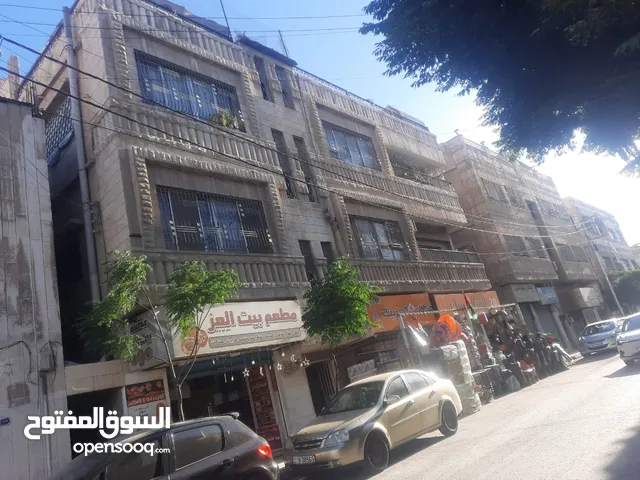عماره للبيع مكونه ثلاثة مخازن وخمس شقق وغرفة كمرات دخلها الشهري