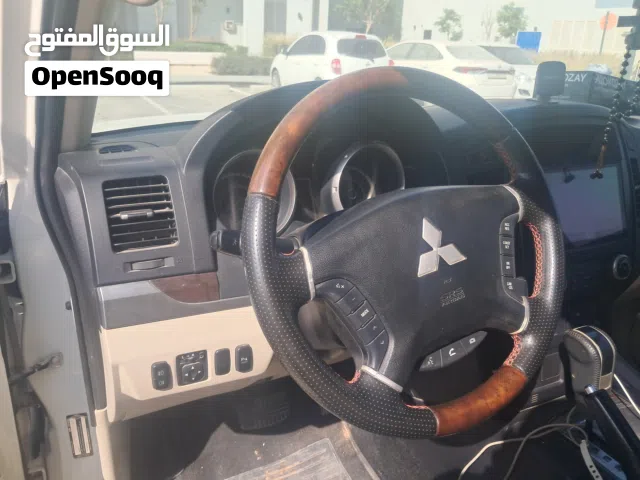 2011 ميتسوبيشي باجيرو GLS Top
