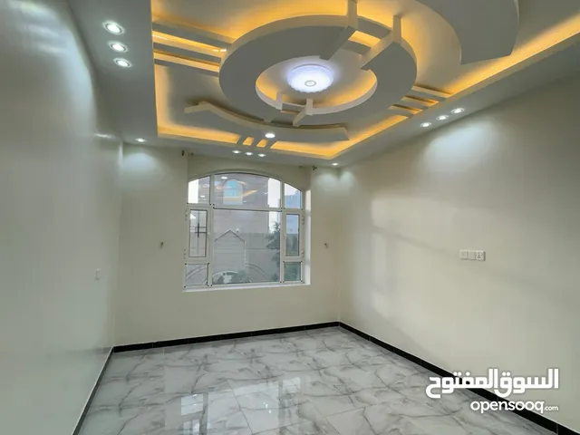 شقة 3 غرف كبيرة مديكرة فاخرة للإيجار - الموقع شارع الخمسين جوار مجمع العرب