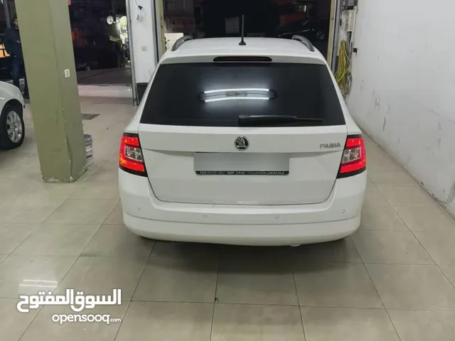 سكودا فابيا 2015للبيع السياره كرتونه فحص نضيف السعر قابل للتفاوض