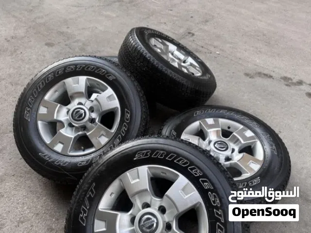 تواير ورنقات نيسان فتك مقاس 17 الأصلي نظيفه للبيع