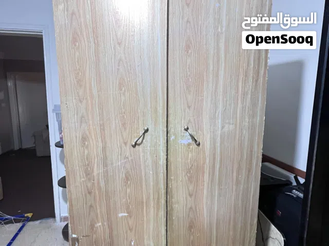 غرفة نوم وتوابعها وأخرى