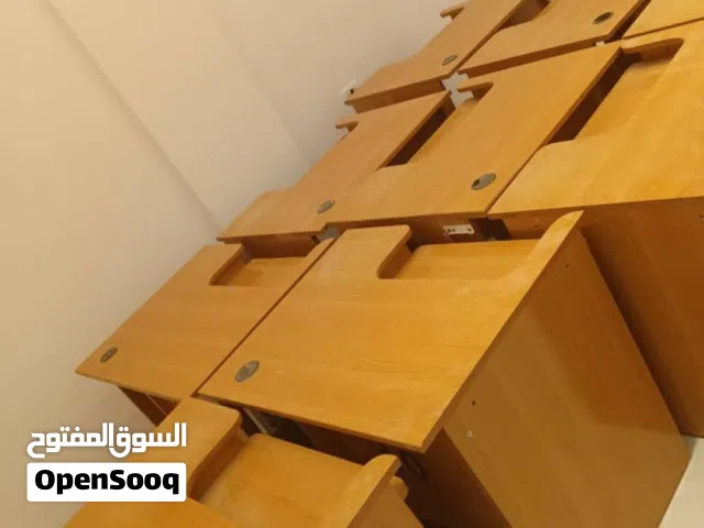 طاولات كمبيوتر للبيع