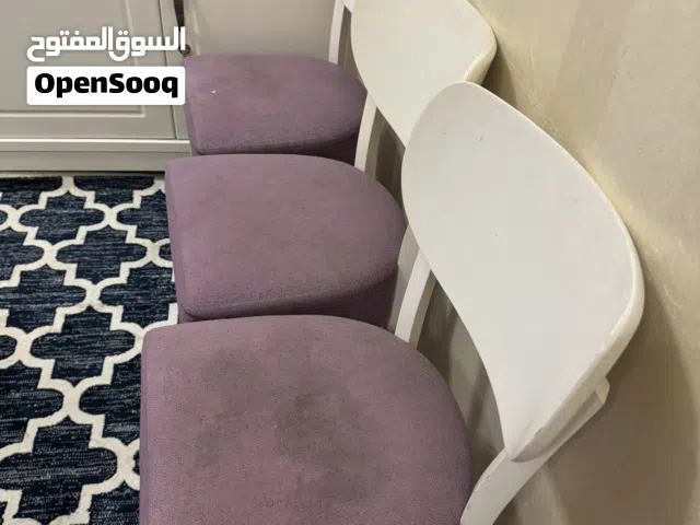 للبيع طاولة طعام مع 4 كراسي