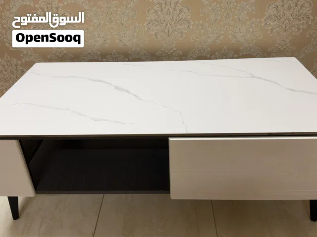 طاوله مستعمله فتره بسيطه جدا