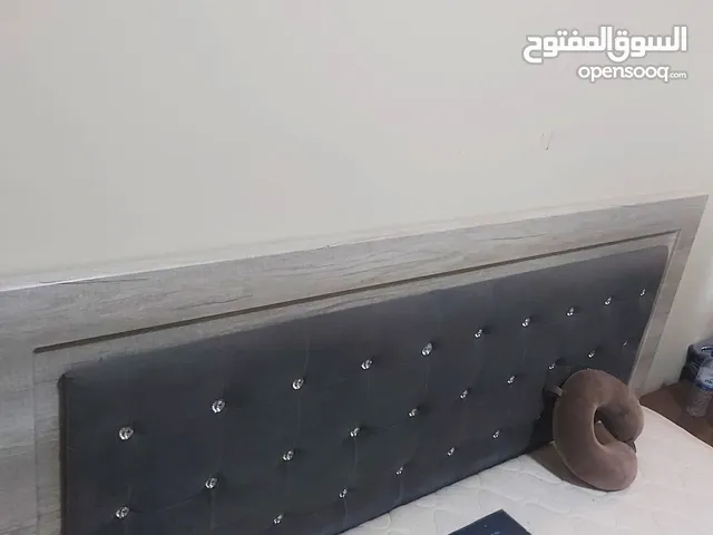 Excellent Condition Bed with Mattress (2 side drawers free)180x200cm