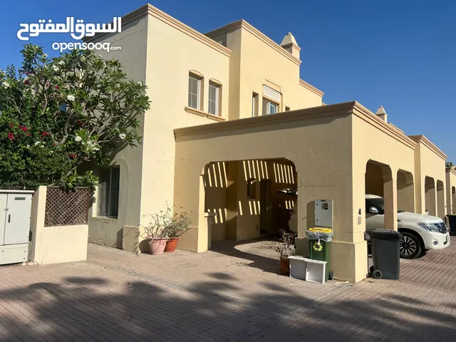 3700 m2 4 Bedrooms Villa for Rent in Dubai The Springs