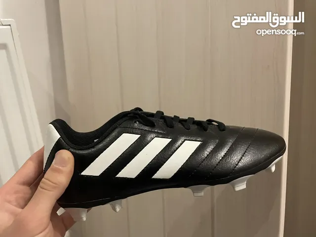 بوت كرة اديدس جديد غير مستعمل قياس 37.5