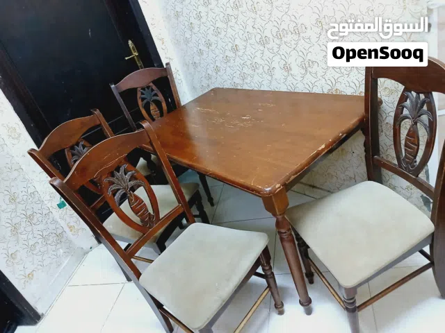 سفرة خشبية ترابيزة مع اربع كراسي