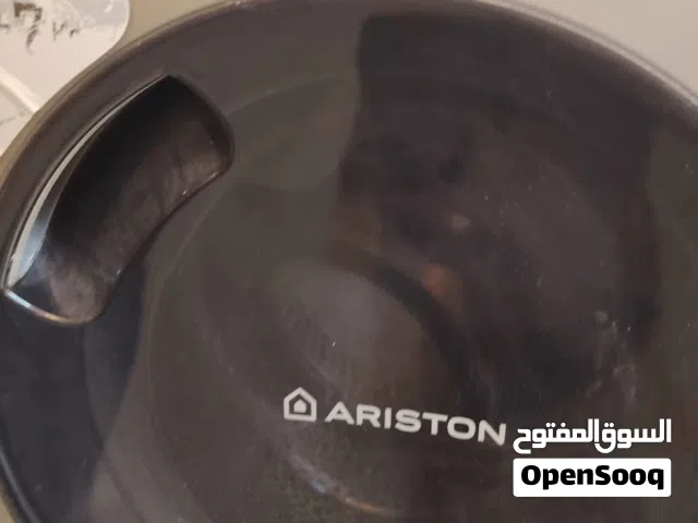 للبيع غسالة اريستون 10 كيلو معها حماصة7 كيلو بحالة الوكالة