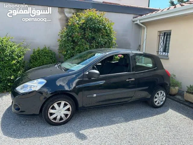 Clio سيارة للبيع ذات حالة جيدة
