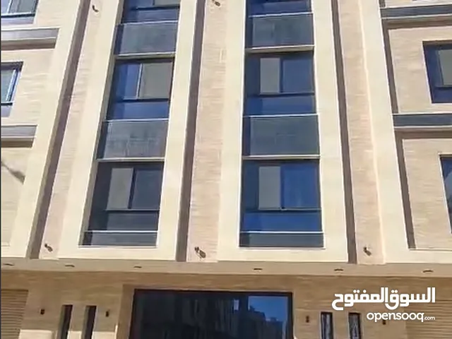 شقة للإيجار 5 غرف و 3 حمام وصاله ومطبخ جديده بحى الصوارى أول ساكن حالة ممتازة