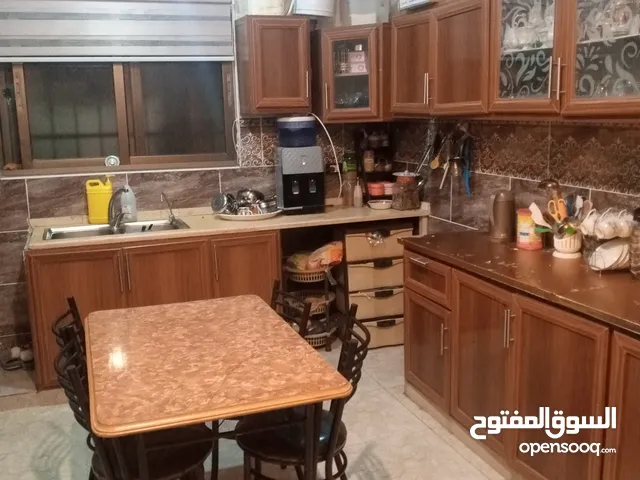 160 m2 3 Bedrooms Townhouse for Sale in Madaba Madaba Center