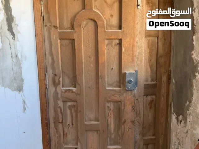 السلام عليكم ابواب مستعمله باب خارجي واحد 3 داخليات للبيع اعلا سعر