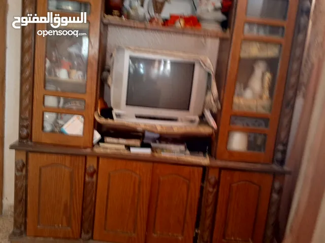 يوجد بوفيه بحاله جيده+ فرشت تخت مزدوج زمبركيه للبيع