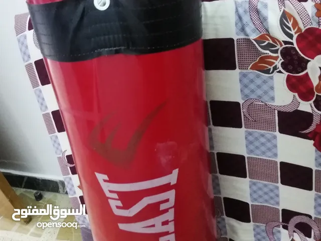 كيس ملاكمه اصلي مستخدم اخو الجديد مع كفوف قياس كبير اللون احمر
