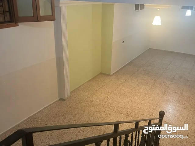 بدروم وصالة للإيجار(مخازن)