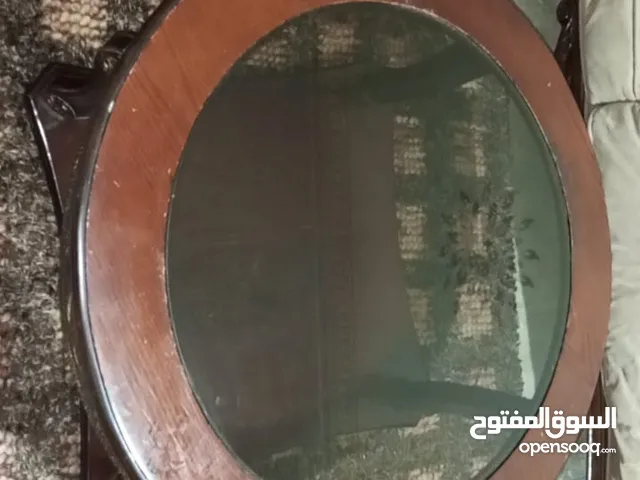 للبيع مستعمل طاوله تلفزيون وطاولة وسط بحالة جيدة الاثنتين السعر 45 دينار