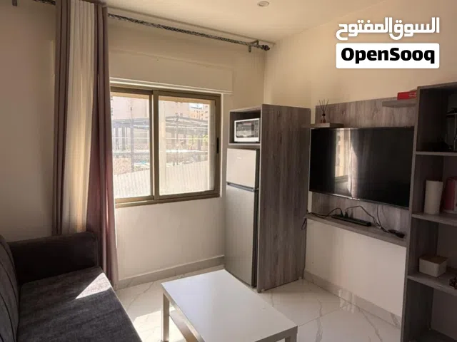 شقة مفروشة غرفتين نوم عمارة جديدة مكان حيوي بالقرب من الجامعة الاردنية - من المالك مباشرة          .