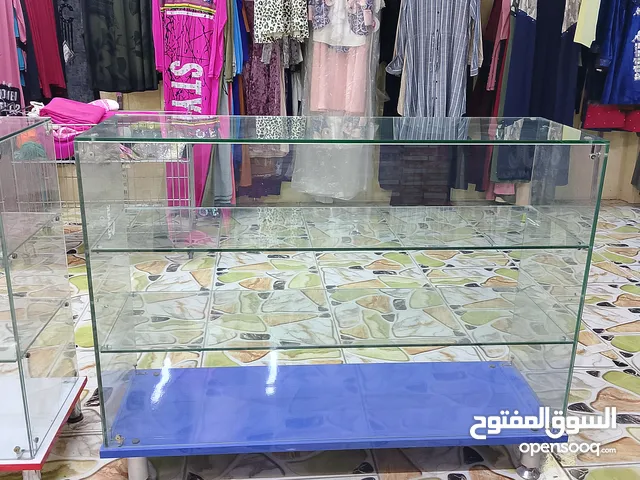 الميز زجاجي