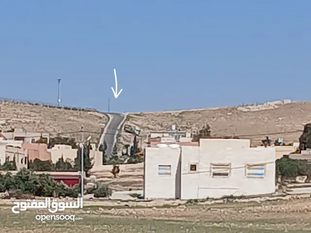 أرض مميزة في الموقر (مطل الحاتمية)