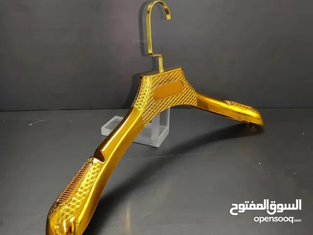 علاقات ملابس للبيع في حدود 300 قطعه والبيع اي عدد تبيه مفيش مشكله