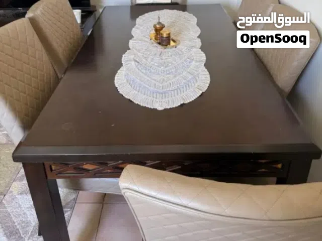 البيع المستعجل طاولة 6 كراسي نظيفة