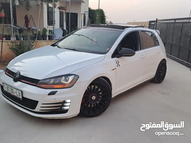 بسبب السفر المستعجل جولف 2015 جي تي اي  جدددديده بمعنى الكلمه فل فل اضافات بسعر ممتاز وتنازل مباشر