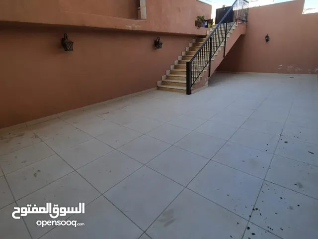شقة للايجار في دير غبار مع ترس واسع