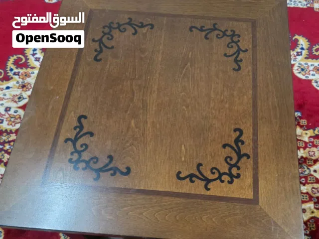 اتنين طاولة حالتهم فوق الممتاز وفيهم واحده من هوم سنتر