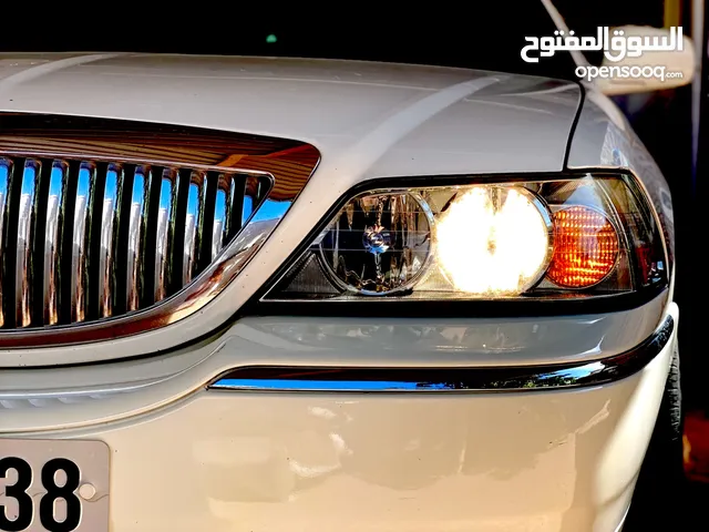 Used Lincoln Town Car in Sharjah