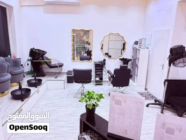 Ladies saloon for rent