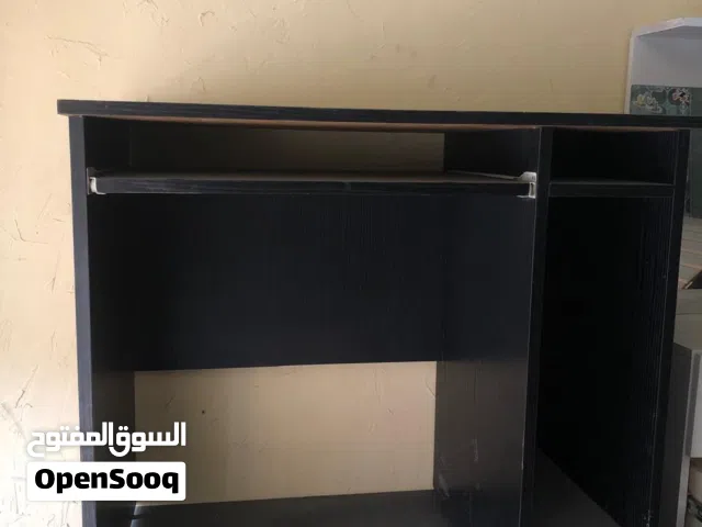 مكاتب خشب لاتية و خزانة ملفات