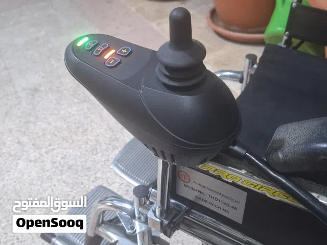 كرسي كهربائي متحرك